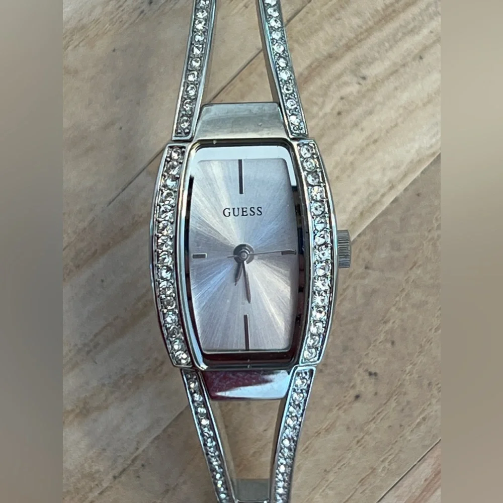 Guess Ladies Watch Crystal Embellishments Silver Dial Stainless Bracelet NWOT